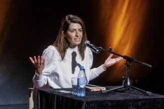 Reading by Linda Zervakis from her book LANDGANG at the Savoy Theatre, Düsseldorf, North