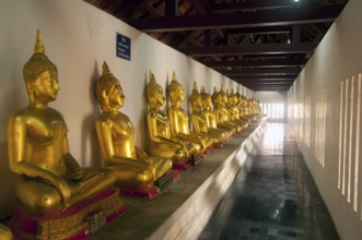 Wat Phra Sri Rattana Mahatat Woramahawihan (also referred to as Wat Yai) is famous throughout