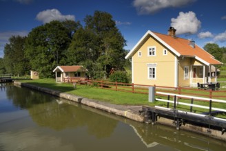 Yellow wooden building at Norrqvarn lock along the Gota Canal near the Swedish village Lyrestad