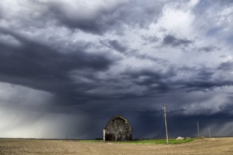Prairie Storm Clouds Canada Saskatchewan Summer Warnings
