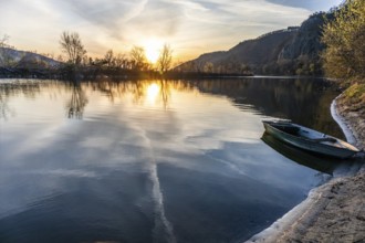 Sunrise over the Danube, boat on the bank, near Rossatz, Wachau, Lower Austria, Austria