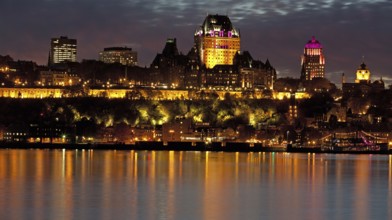 Night shot of Quebec