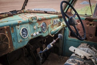 International 190, year of manufacture 1952, view inside the car, vintage car wreck, Mullewa,