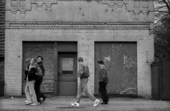 Germany, Hennigsdorf, 14.04.1992, Ruin in Hennigsdorf, closed shop, teenagers