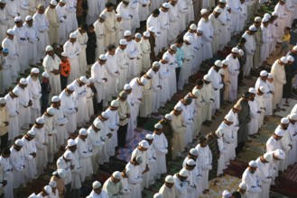Muslims offering namaaz in Mumbra, small township on outskirts of Bombay now Mumbai, Maharashtra,