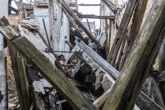 Danger to life Lost places Danger of collapse No trespassing