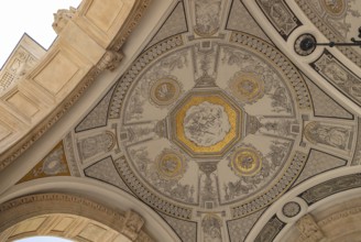 A picture of the ceiling at the entrance of the Hungarian State Opera