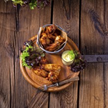 Savory gewürzte hühnerflügel aus dem ofen