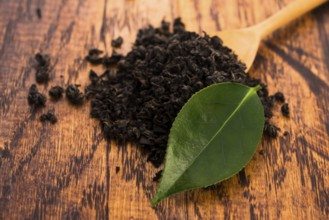 Dry tea and green leaves