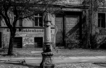 Germany, Berlin, 13.04.1991, water pump, Oderberger Straße
