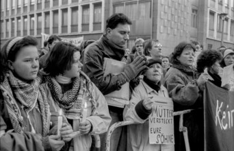 Germany, Berlin, 19.01.1991, demonstration against the Gulf War, in front of the American Embassy,