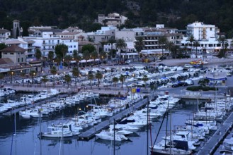 Harbour at dusk, behind it the promenade, Puerto Soller, Port de Soller, Majorca, Majorca, Balearic