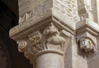 Caen, Saint-Trinité, capital in the crossing