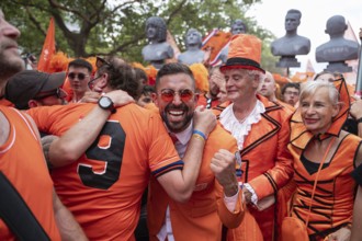 06/07/2024, Berlin, Germany, Europe, Fans of the Dutch national football team celebrate on a fan