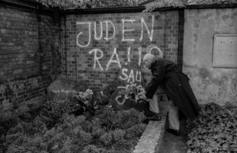 GDR, Berlin, 12 May 1990, demonstration/ rally against the desecration of Brecht's grave, Jews out,