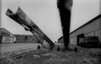 Germany, Sternberg, 12.01.1992, Empty conveyor belts near Sternberg / Mecklenburg