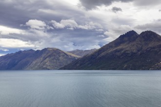 An image of the lake Wakatipu in south New Zealand