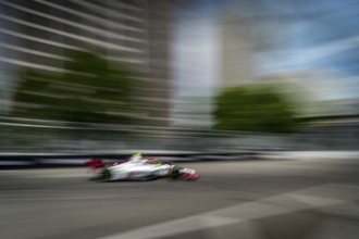 STING RAY ROBB (41) of Payette, Idaho travels through turn 3 to qualify for the Detroit Grand Prix