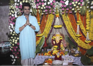 Bollywood actor Manish Paul during the Ganesh Chaturthi celebrations in Mumbai, India on September