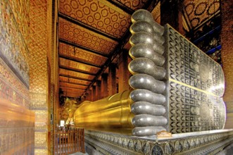 Wat Phra Chetuphon monastery King Rama one Chakri dynasty 16th century biggest temple in Thailand,