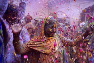 Widows dancing celebrating Holi festival, Gopinath temple, Uttar Pradesh, India, Asia