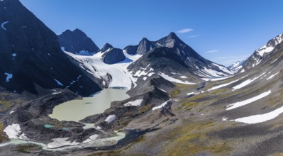 Kaskasavagge valley with Kaskapakte glacier and mountains, mountain Kaskasatjåkka and Kuopertjåkka,