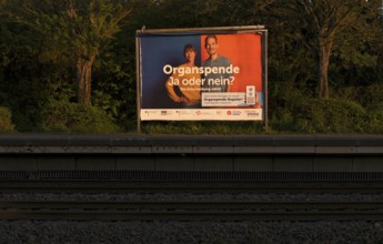 Advertising along a railway line, advertising poster for organ donation, organ donation register,
