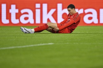 Jamal Musiala FC Bayern Munich FCB (42) injured Injury on the ground WWK Arena, Augsburg, Bavaria,