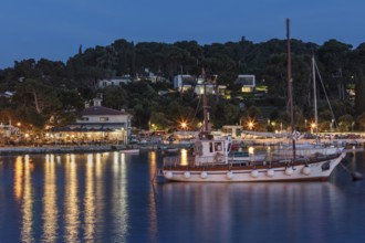 Restaurant at the harbour in the old town, Rovinj, Istria, Croatia
