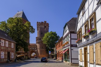 Neustädter Tor, also called Stendaler Tor, with round tower around 1450, Brick Gothic, Tangermünde,