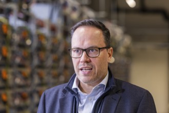 Saxony's Economics and Energy Minister Dirk Panter visits Saxony's largest battery storage
