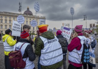 Germany, Berlin, 03.10.2024, Grannies against the right, Lustgarten, Berlin City Palace, Humboldt