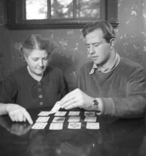 Playing solitaire in the 1940s. Swedish European boxing champion Olle Tandberg, 1918-1996. Pictured