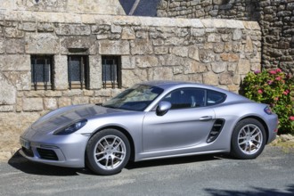 Porsche 718 Cayman Coupe, Penmarch, Department Finistere Penn ar Bed, Region Bretagne Breizh,