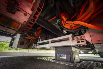 Charging electric vehicles without cables at the Fraunhofer IVI. A new automatic charging system