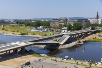 Demolition work continues after the partial collapse of the Carola Bridge. Another carriageway was