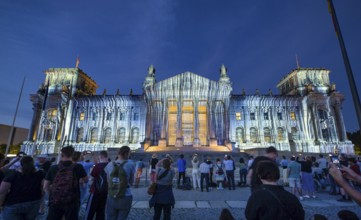 30 years after the wrapping, light installation commemorates Christo 1995, Wrapped Reichstag,
