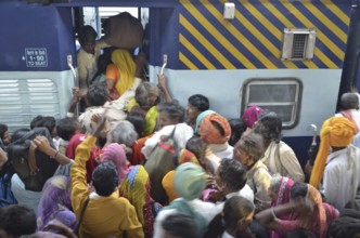 Peoples trying to board in coach of train at Jodhpur Rajasthan India Asia