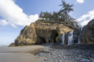 Hugpoint Falls, Hug Point State Recreation Site, Oregon, USA, North America