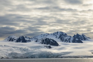 Glacier tongue, ice, mountain range, sea, Lillienhöökbreen, Spitsbergen, Svalbard