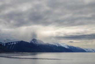 Mountain range in the fog, sea, Bamsebu, Spitsbergen, Svalbard