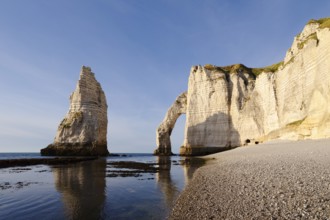 Cliffs with the Falaise d'Aval rock gate and the Aiguille d'Etretat rock needle, Etretat, Alabaster