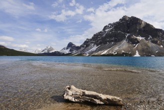 Bow Lake and Crowfoot Mountain, Icefields Parkway, Banff National Park, Alberta, Canada