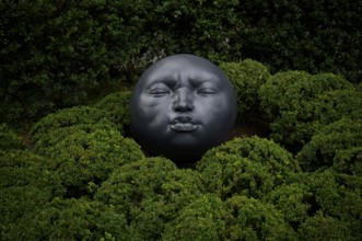 Giant face in the Garden of Emotions, Jardin Émotions, the Gardens of Etretat, Les Jardins
