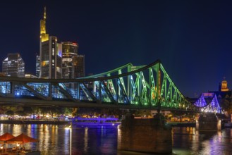 Frankfurt sets an example: The Eiserner Steg will shine in rainbow colours for Christopher Street