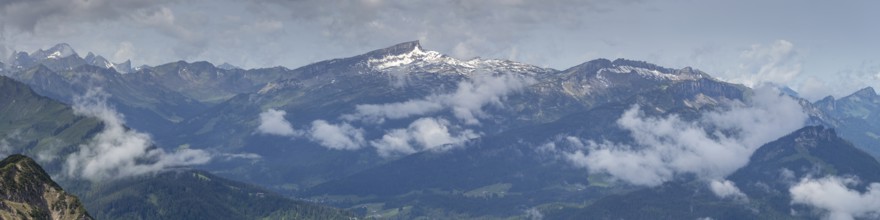 Mountain panorama from Zeigersattel to Hoher Ifen, 2230m, Kleinwalsertal, Vorarlberg, Allgäu Alps,