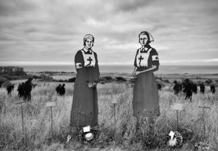 Nurse Mollie Evershed and Dorothy Field, installation, Standing with Giants, honours the sacrifice