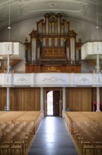 Innenaufnahme, Langhaus, Orgel der 2025 renovierten Pfarrkirche St. Stephan, Kirche St. Stefan,