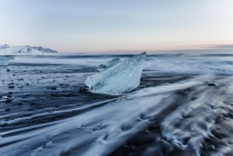 Jökulsarlon, icebergs, ice, cold, glacial lake, Vatnajökull glacier, winter, beach, sunrise, ocean,