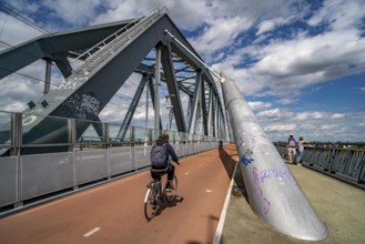 Cycle and pedestrian bridge Snelbinder Brug, over the river Waal near Nijmegen, was added to the